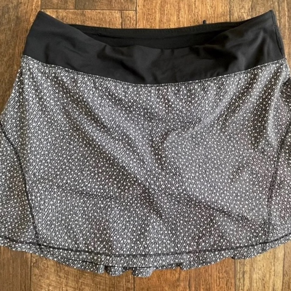 Lululemon Circuit Breaker Skirt size 6